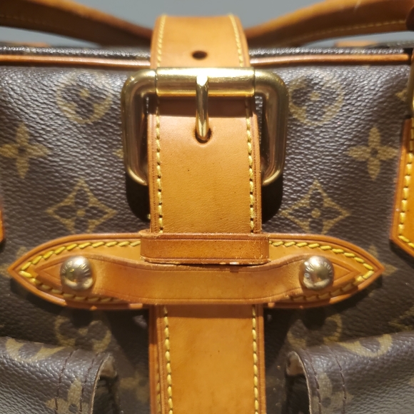 ✅✅✅SOLD✅✅✅ AUTHENTIC LOUIS VUITTON MANHATTAN GM - Picture 3 of 16